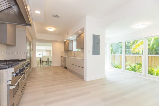 1690 Daytonia Rd, Miami Beach, FL 33141