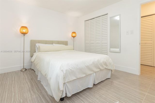 1690 Daytonia Rd, Miami Beach, FL 33141