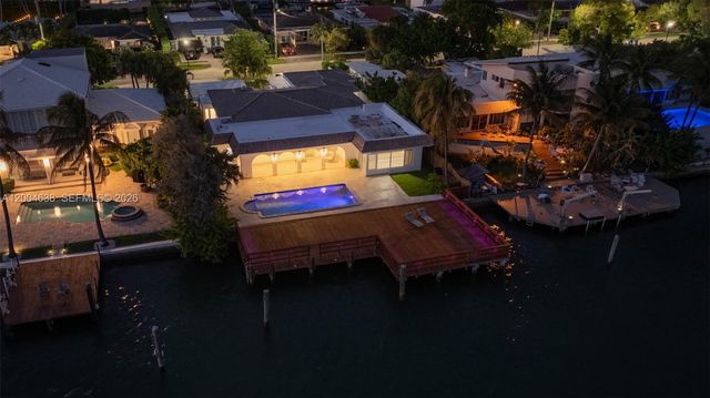 1690 Daytonia Rd, Miami Beach, FL 33141