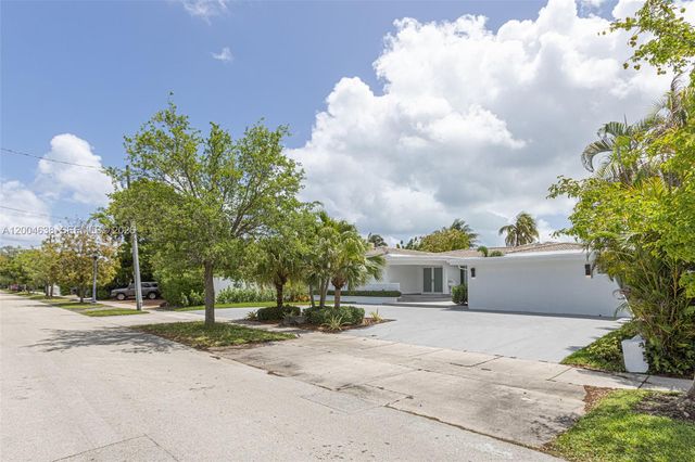 1690 Daytonia Rd, Miami Beach, FL 33141