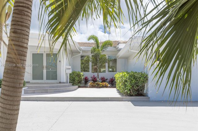 1690 Daytonia Rd, Miami Beach, FL 33141