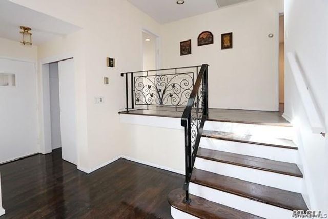 5 Gilbert Road, Great Neck, NY 11024