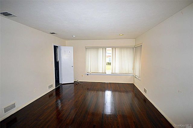 5 Gilbert Road, Great Neck, NY 11024