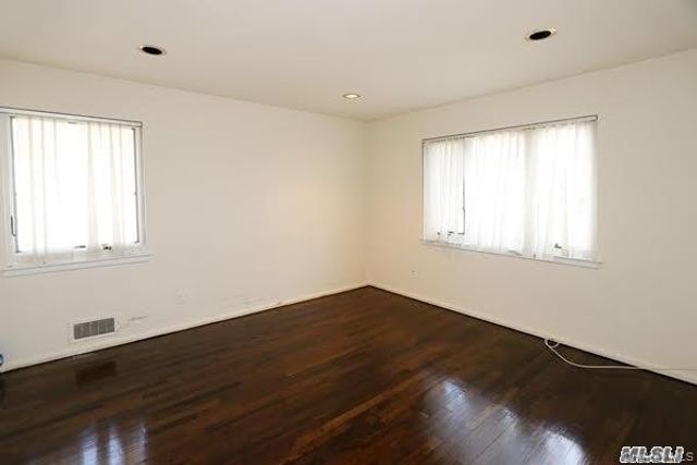 5 Gilbert Road, Great Neck, NY 11024