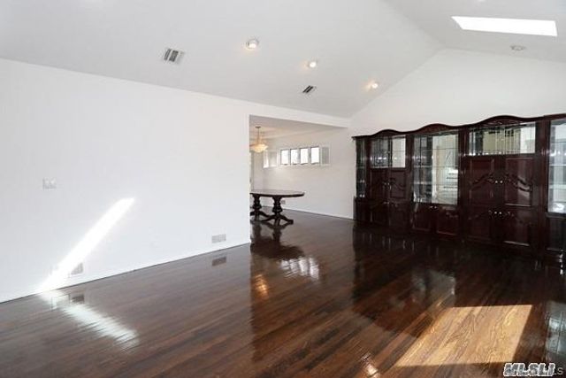 5 Gilbert Road, Great Neck, NY 11024