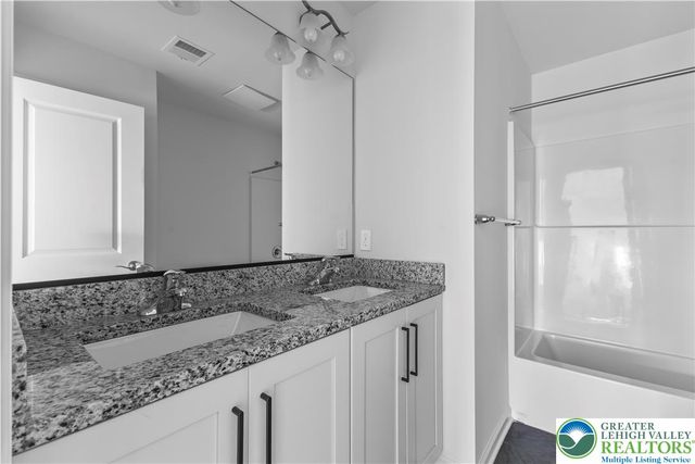 4780 Farrcroft Drive 113, Forks Twp, PA 18040