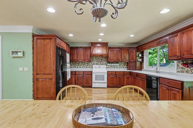 792 Bugscuffle Road, Hiawassee, GA 30546