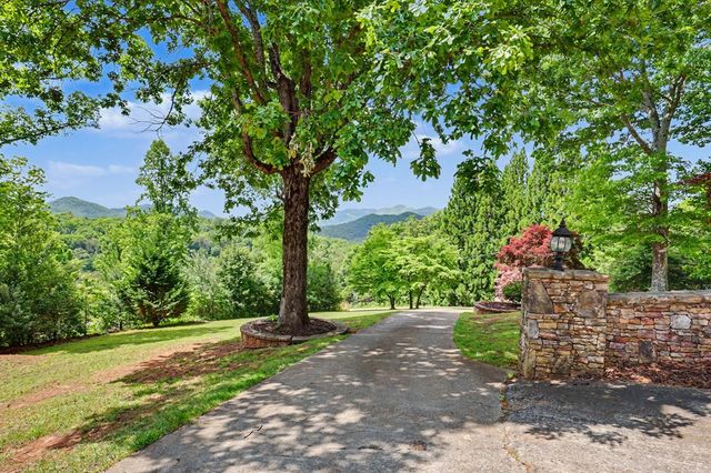 792 Bugscuffle Road, Hiawassee, GA 30546