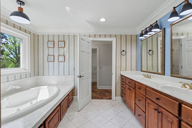 792 Bugscuffle Road, Hiawassee, GA 30546