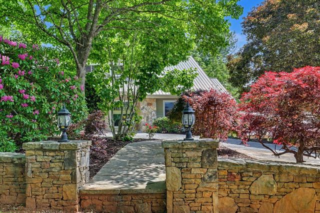 792 Bugscuffle Road, Hiawassee, GA 30546
