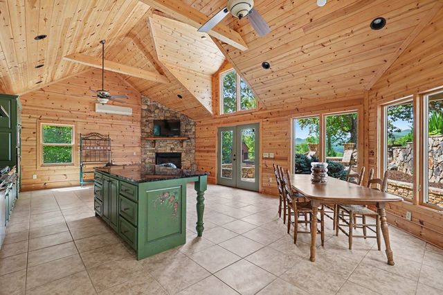 792 Bugscuffle Road, Hiawassee, GA 30546