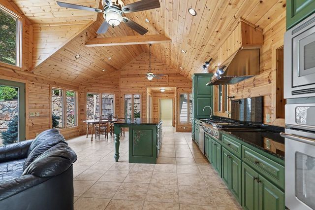 792 Bugscuffle Road, Hiawassee, GA 30546
