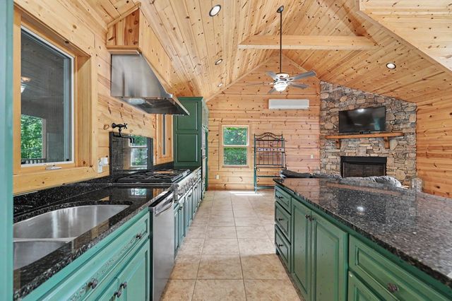 792 Bugscuffle Road, Hiawassee, GA 30546
