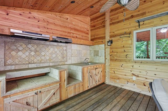 792 Bugscuffle Road, Hiawassee, GA 30546