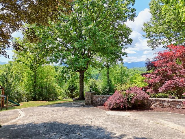 792 Bugscuffle Road, Hiawassee, GA 30546