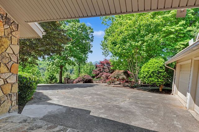 792 Bugscuffle Road, Hiawassee, GA 30546