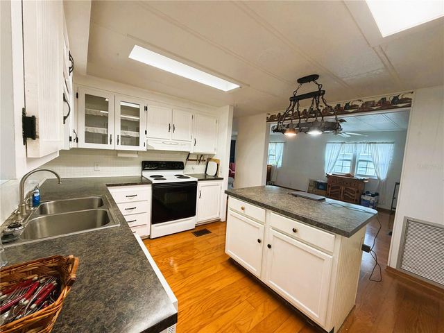 127 ROYAL PALM DRIVE, Leesburg, FL 34748