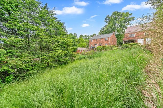 1817 Woodward Ave, Brookline, PA 15226