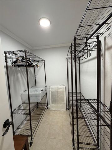 2120 El Paseo Street 611, Houston, TX 77054