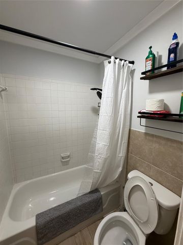 2120 El Paseo Street 611, Houston, TX 77054