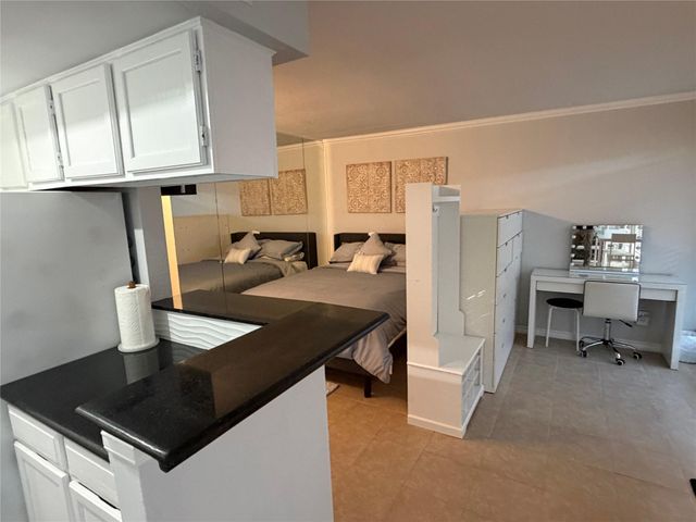 2120 El Paseo Street 611, Houston, TX 77054