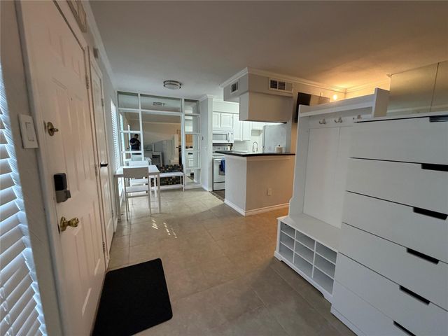 2120 El Paseo Street 611, Houston, TX 77054