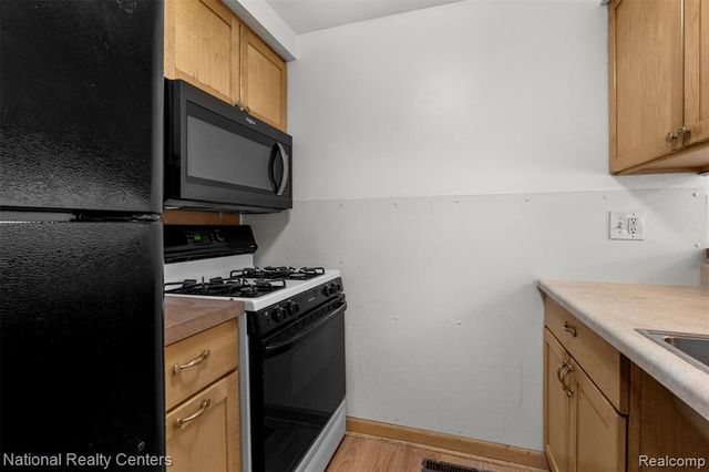 35221 Tall Oaks Drive, Sterling Heights, MI 48312