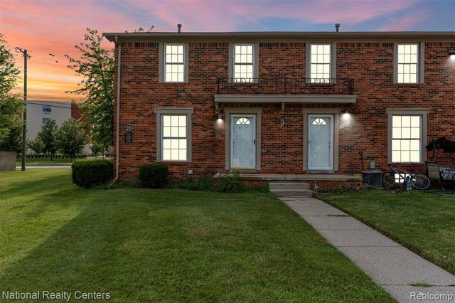 35221 Tall Oaks Drive, Sterling Heights, MI 48312