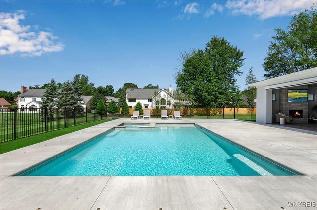 200 Paradise Road, Amherst, NY 14051