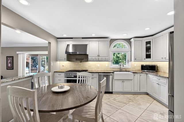 11 Apple Manor Lane, East Brunswick, NJ 08816