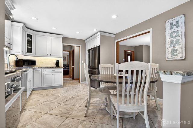 11 Apple Manor Lane, East Brunswick, NJ 08816