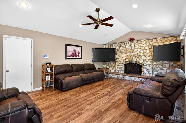 11 Apple Manor Lane, East Brunswick, NJ 08816