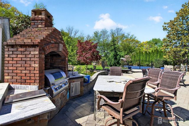 11 Apple Manor Lane, East Brunswick, NJ 08816