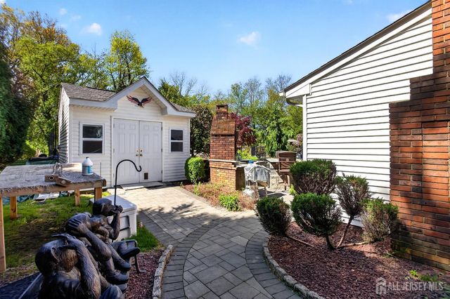 11 Apple Manor Lane, East Brunswick, NJ 08816