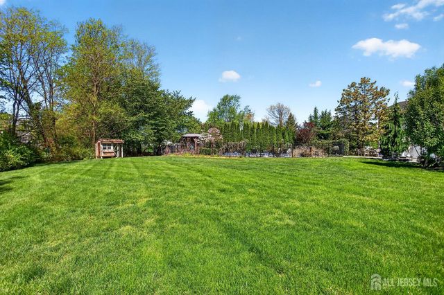 11 Apple Manor Lane, East Brunswick, NJ 08816