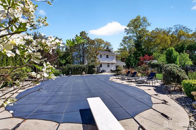 11 Apple Manor Lane, East Brunswick, NJ 08816