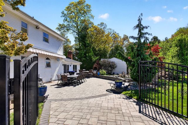 11 Apple Manor Lane, East Brunswick, NJ 08816