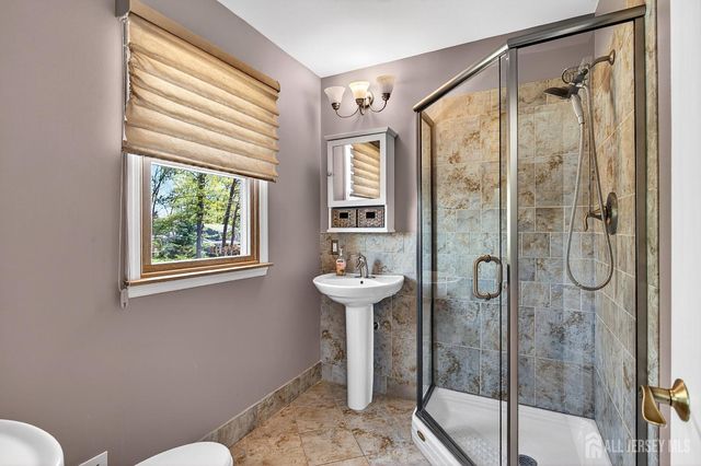 11 Apple Manor Lane, East Brunswick, NJ 08816