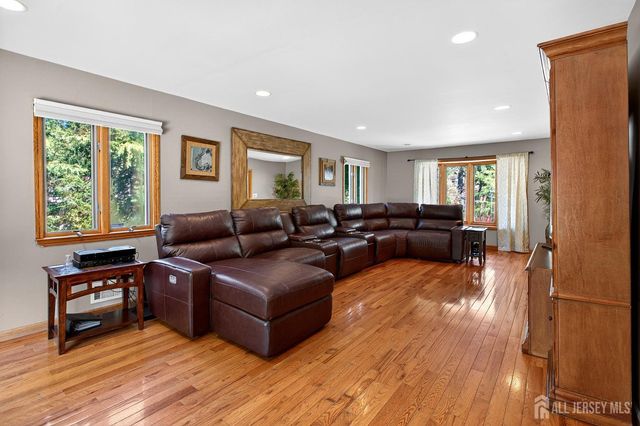 11 Apple Manor Lane, East Brunswick, NJ 08816