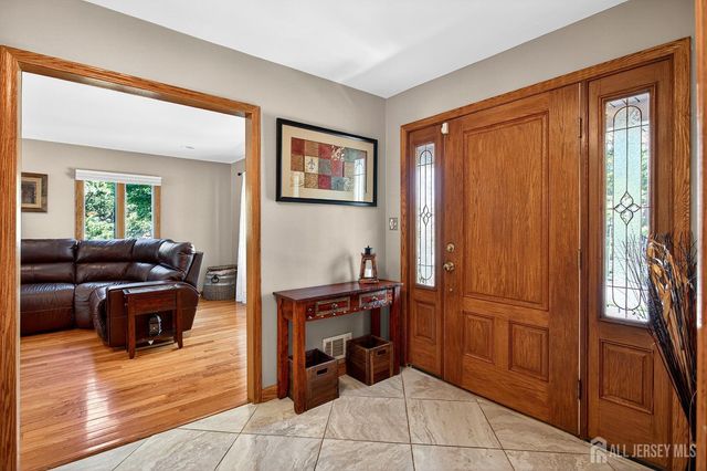 11 Apple Manor Lane, East Brunswick, NJ 08816