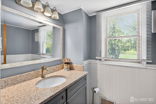 11 Apple Manor Lane, East Brunswick, NJ 08816