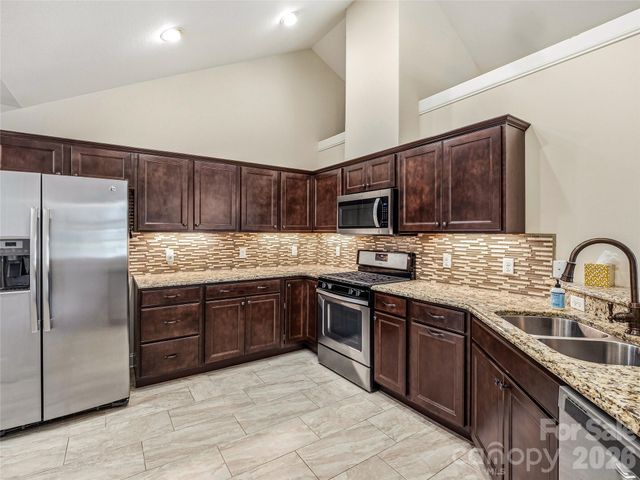 426 Summerfield Place, Flat Rock, NC 28731