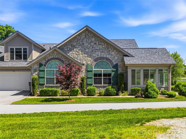 426 Summerfield Place, Flat Rock, NC 28731