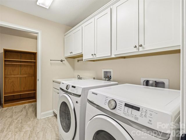 426 Summerfield Place, Flat Rock, NC 28731