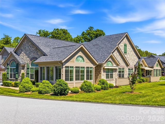 426 Summerfield Place, Flat Rock, NC 28731
