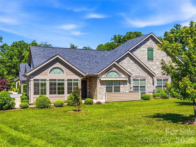 426 Summerfield Place, Flat Rock, NC 28731