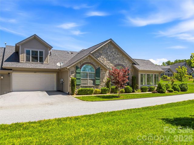 426 Summerfield Place, Flat Rock, NC 28731