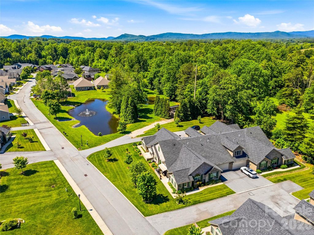 426 Summerfield Place, Flat Rock, NC 28731