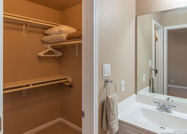 32 Chapel Hill Cir Unit 32, San Antonio, TX 78240