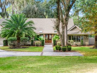 9 Twin Pines Ct, Hilton Head Island, SC 29928